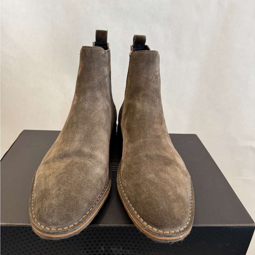 Saint Laurent Suede Chelsea Boots - Picture 5 of 15